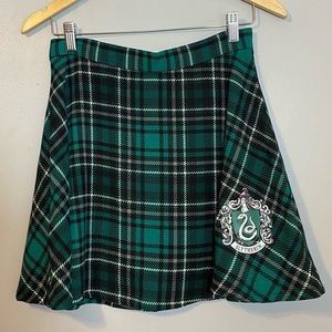 Harry Potter - Slytherin Plaid Skirt w/ Green House Crest